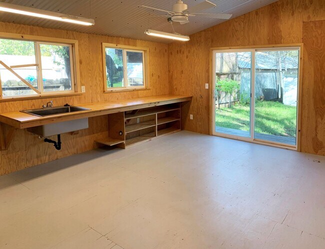 Building Photo - 2BR home on a large lot with room to roam!