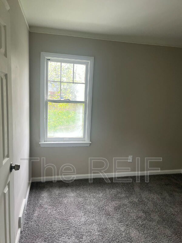 Building Photo - 11258 Roxbury St