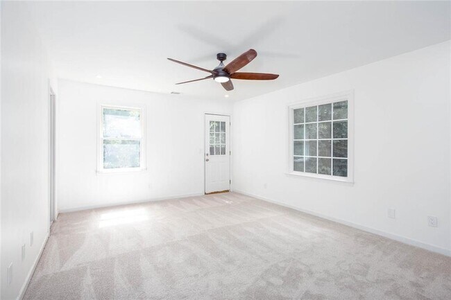Building Photo - 512 Fieldwood Dr NW