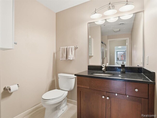 Building Photo - 610 S Troy St