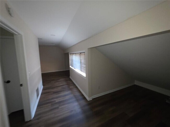 Building Photo - 76 Willowick Dr