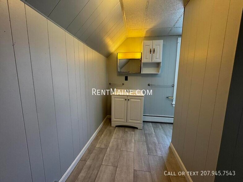 Building Photo - 17 Edwards St