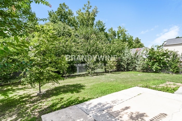 Building Photo - 8928 Avery Meadows Dr