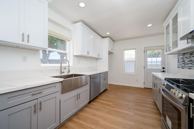Building Photo - 8807 Cimarron St