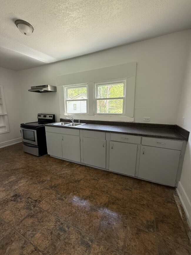 Building Photo - 1401 9th Ave