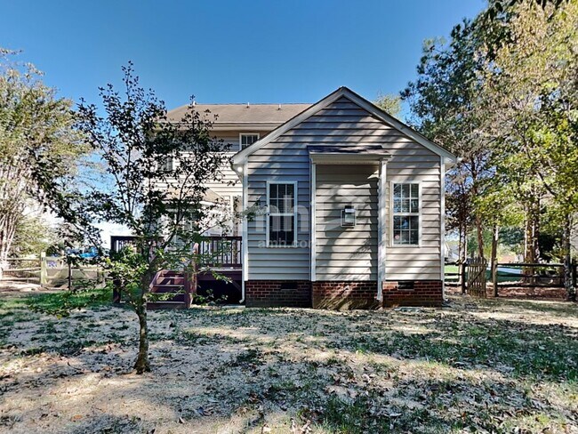 Building Photo - 7495 Sedgebrook Dr E