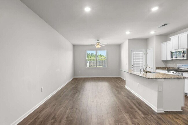 Building Photo - Trolley Run Townhome!