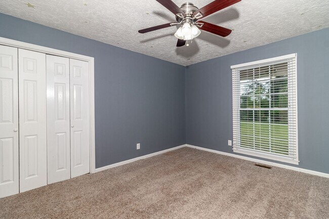 Building Photo - Beautiful and Updated 5 Bedroom Home