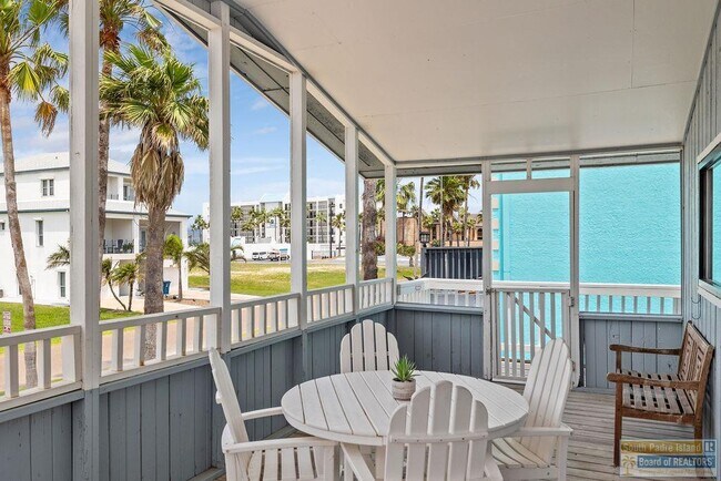 Building Photo - 105 E Marisol Dr