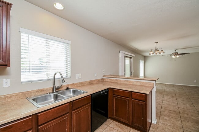 Building Photo - 39245 N Cali Cir