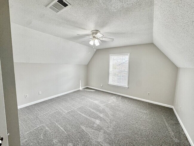 Building Photo - 8569 Kings Cross Cove