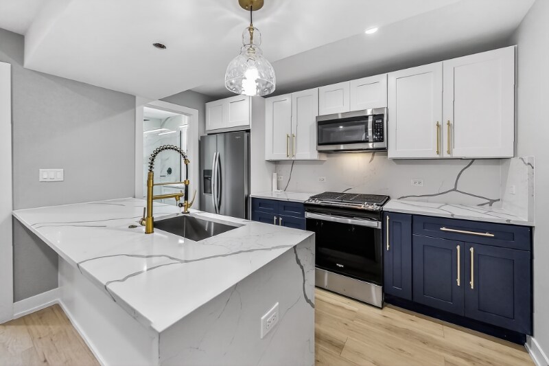 Building Photo - 2451 N Albany Ave