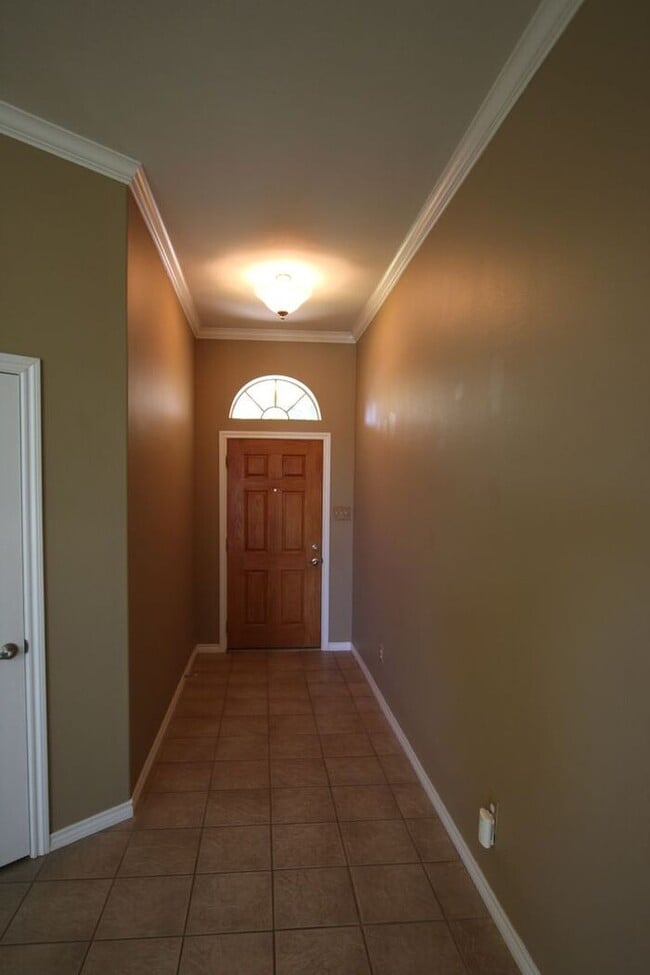 Building Photo - 3 bedroom 2 bathroom home in Tyler!