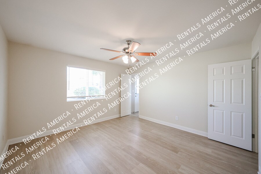 Building Photo - 11621 N 30th St