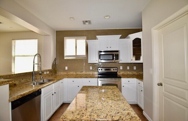 Building Photo - Beautiful Queen Creek home with a Pool!