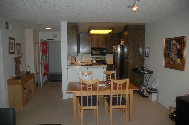 Building Photo - 10400 Caminito Cuervo