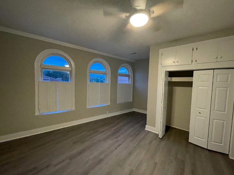 Building Photo - 100 Pundt St