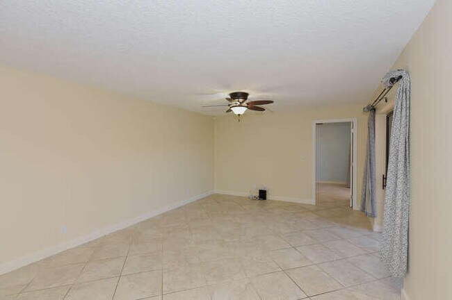 Building Photo - 11 Atrium Cir