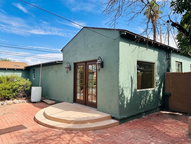 Building Photo - 3045 E Drachman St