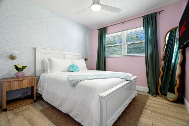 Building Photo - 1121 19th St SW