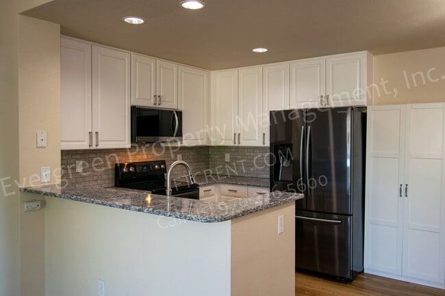 Building Photo - 5225 White Willow Dr