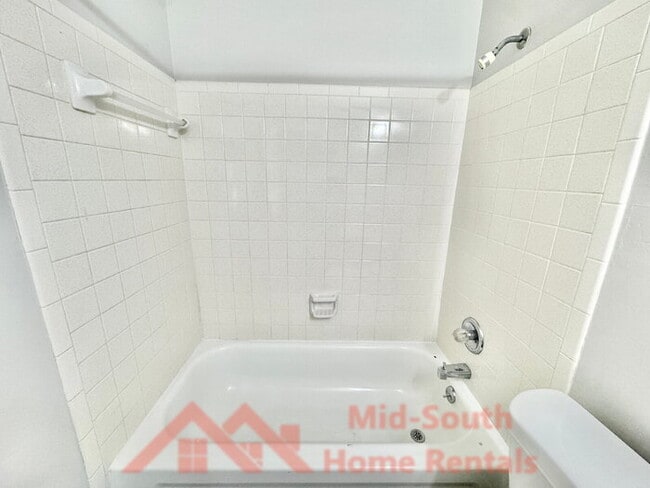 Building Photo - 3231 Ridgemont Ave