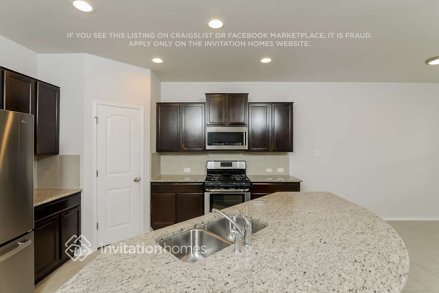 Building Photo - 13815 Murphy Haven