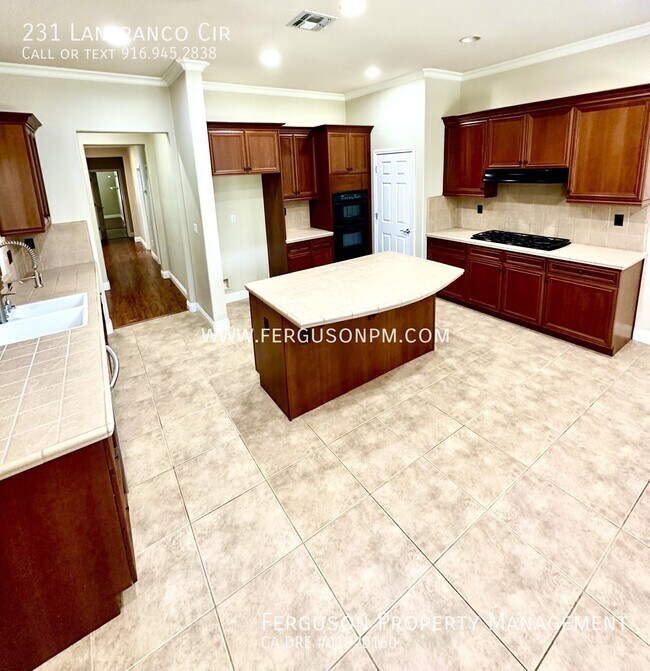 Building Photo - 231 Lanfranco Cir