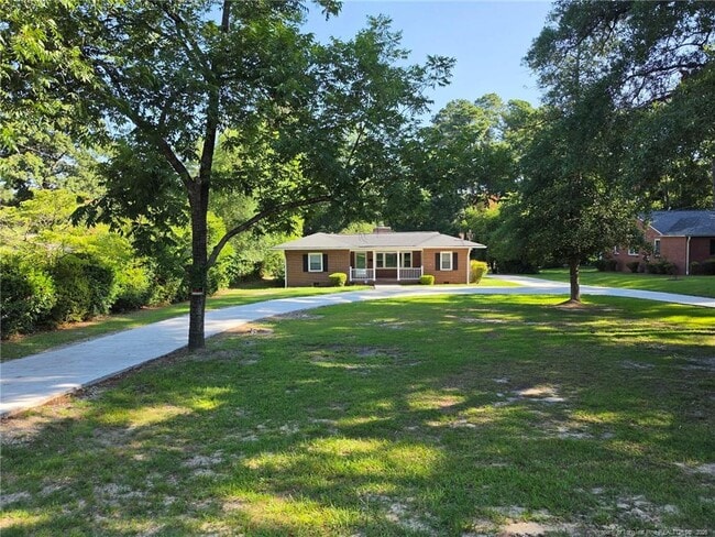 Building Photo - 216 Country Club Dr