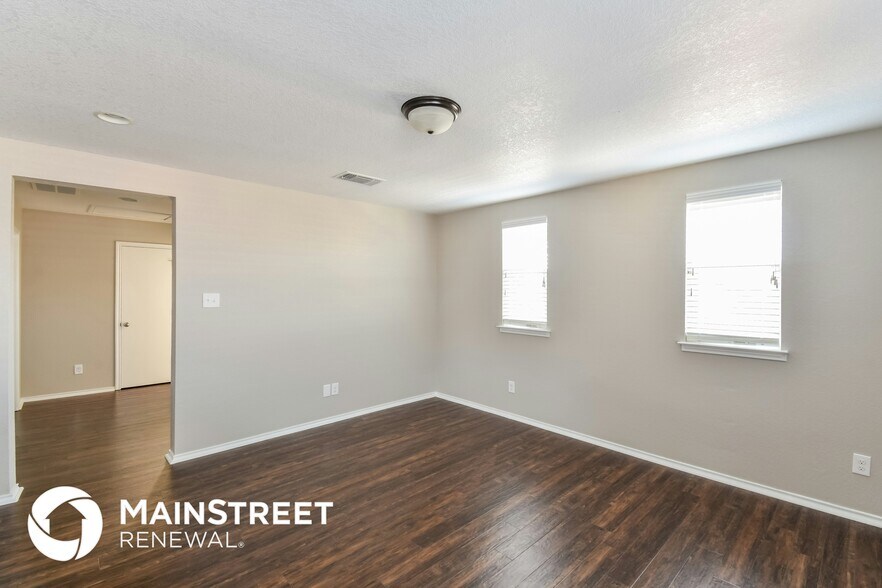 Building Photo - 7906 Horse Hollow