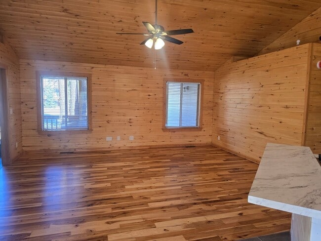 Building Photo - Lovely Lakewood Home