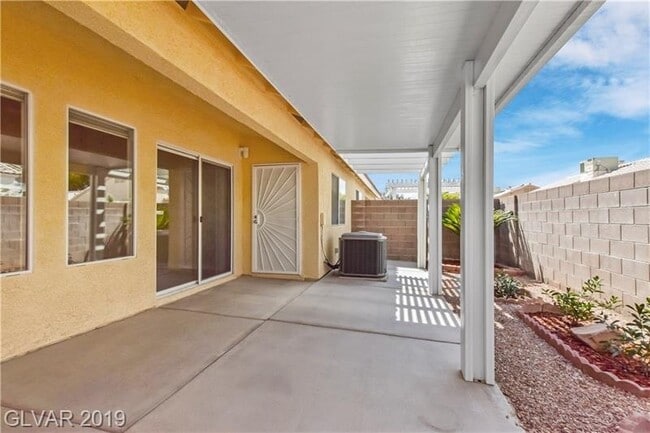 Building Photo - Single Story Townhome in Mountain Gate Community COMING SOON!