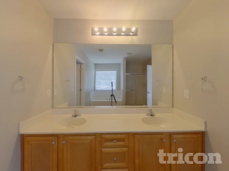 Building Photo - 374 Madison Ave