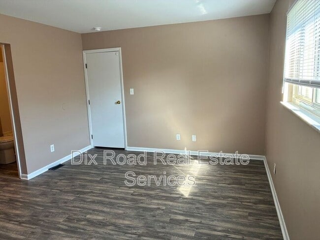 Building Photo - 5261 Bromwick Dr
