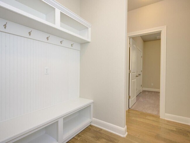 Building Photo - 2905 Coral Valley Dr