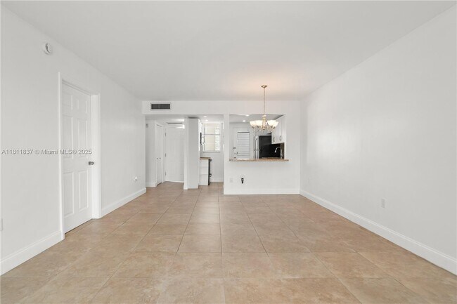 Building Photo - 2999 Point E Dr