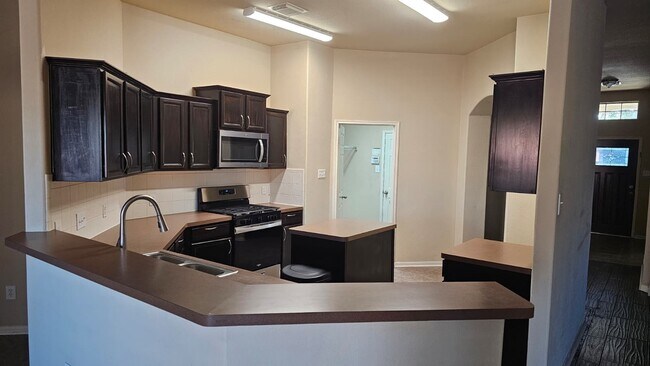 Building Photo - 5750 Ranch Prairie Tr