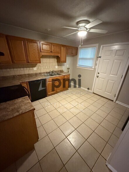 Building Photo - 7387 E 54th St