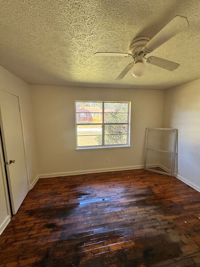 Building Photo - 122 Woodland Ave
