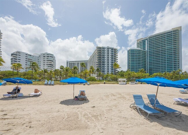 Building Photo - 10275 Collins Ave
