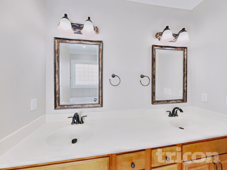 Building Photo - 415 Stranraer Ct