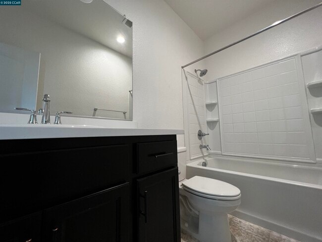 Building Photo - 742 Iris Dr