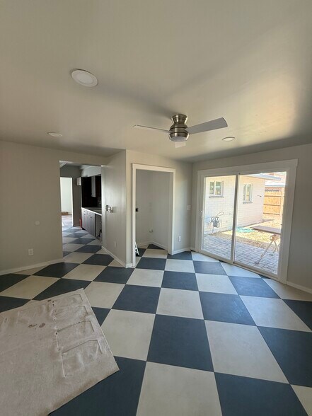 Building Photo - 192 E Vista del Cerro Dr