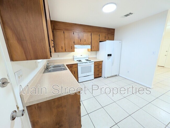 Building Photo - 5086 Yacht Harbor Cir