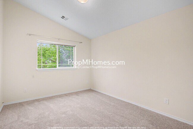 Building Photo - Bull Mountain Three Bedroom Home!