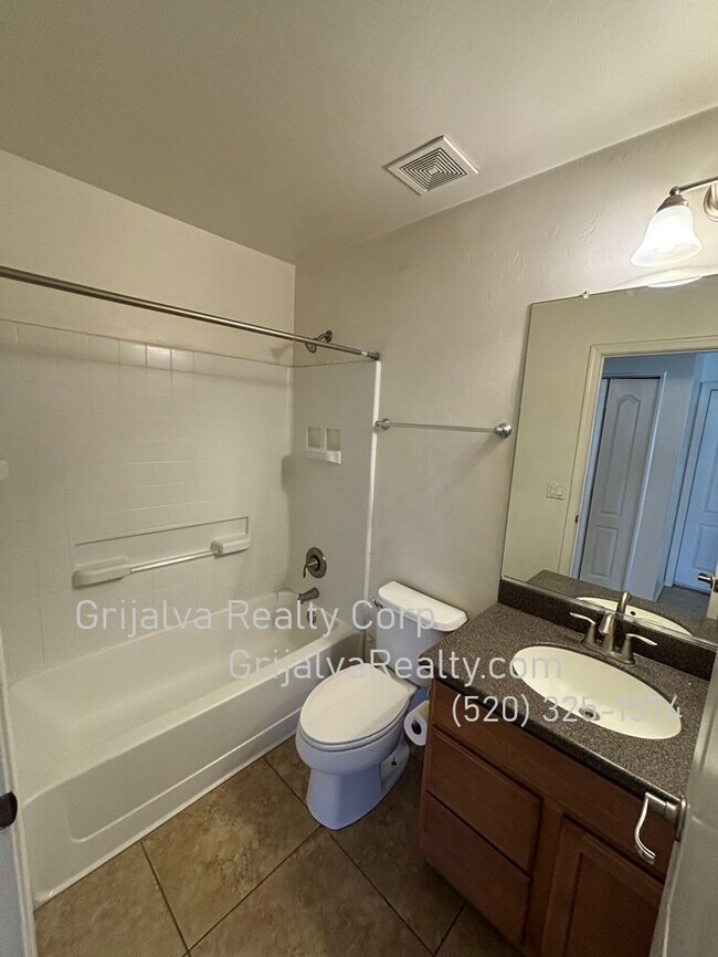 Building Photo - Immaculate 3 BR House in Gated Community (...