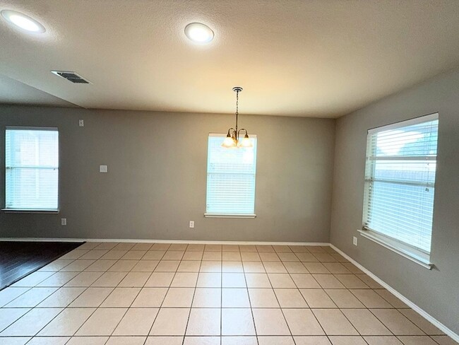 Building Photo - 9120 Goldenview Dr