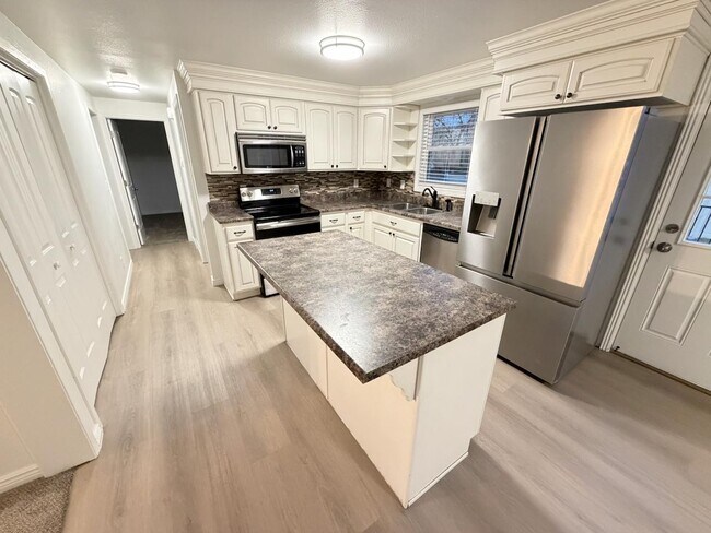 Building Photo - 1101 S 680 W