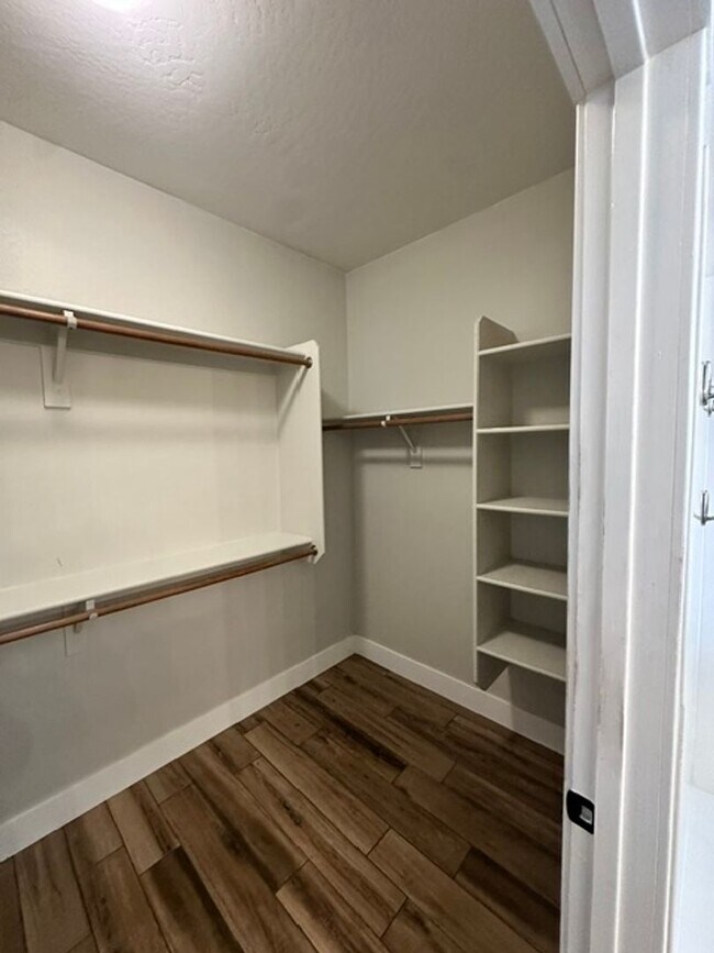 Building Photo - Beautiful Remodeled Cortina Home, 2310 sq ft, 4-bed, 2-bath home with a bonus den.