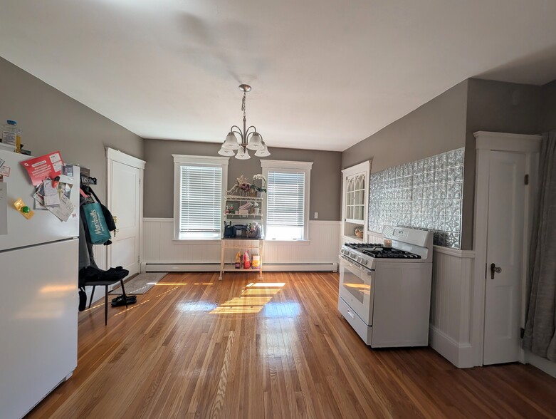 Building Photo - 77 Lawrence St